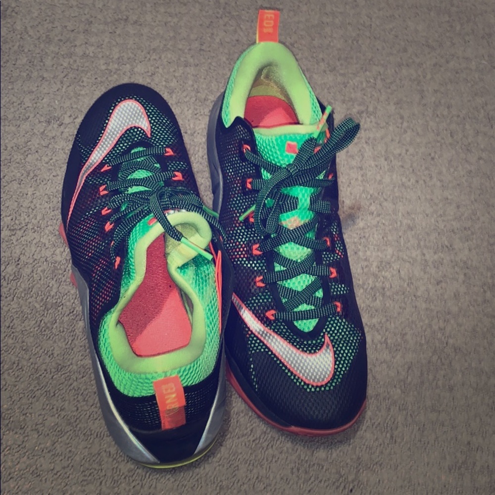 Men’s basketball shoes Lebrons